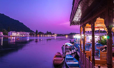 House Boats in Srinagar lehladakhhotels.com